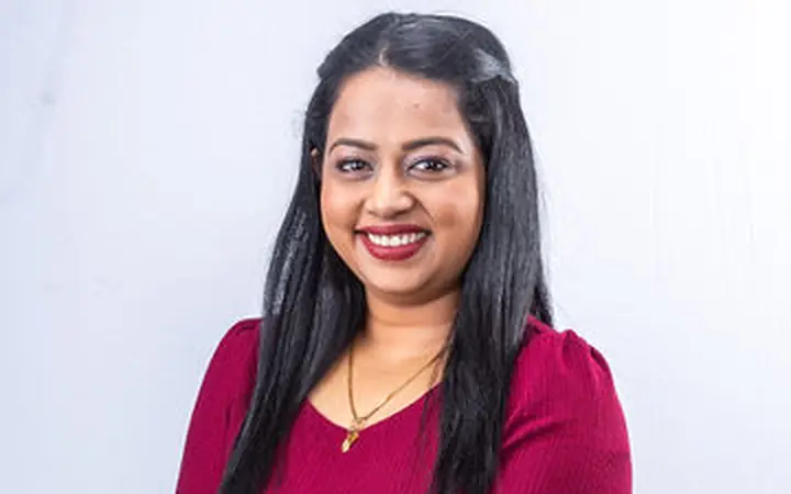 Corporate Headshot Photographer in Mumbai Mumbai Photography Executive headshot with complete face and shoulder framing